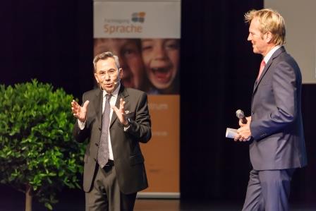 Referent Prof. Dr. mult. Wassilios E. Fthenakis, Präsident des Didacta Verbandes der Bildungswirtschaft, Moderator Markus Brock (von links nach rechts)